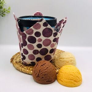 Microwave Pint Size Cozy for Noodles, Oatmeal, Stir Fry, Ice Cream, Purple Dots